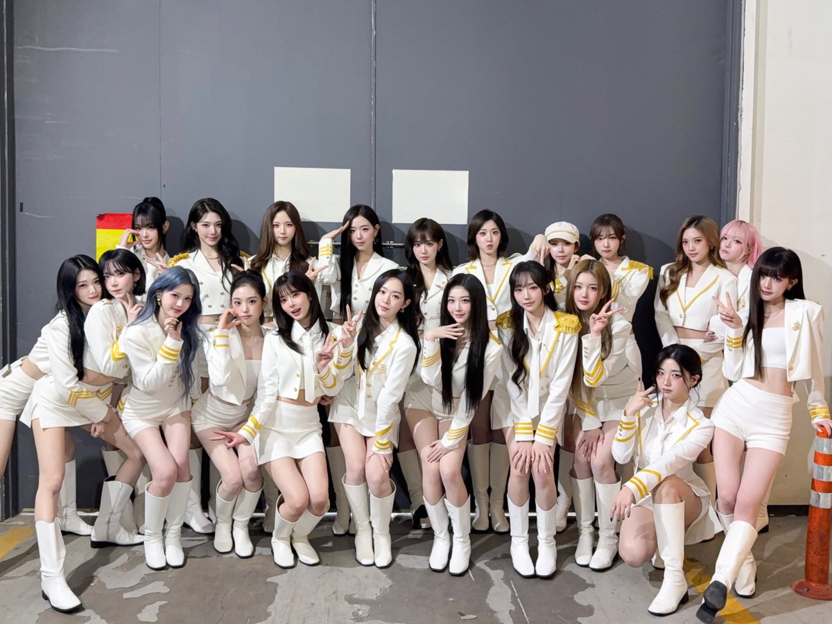 triplescosmos's tweet image. 🏆Next Wave🏆가 더 기대되는 tripleS🖤🤍
하나의 꿈으로 완성된 #한터뮤직어워즈2025✨
WAV의 사랑으로 이뤄낼 수 있었던 하루🎁
tripleS와 함께 즐거운 연휴 보내요 WAV💝

#tripleS #트리플에스 #トリプルS
#トリプルエス #トエス