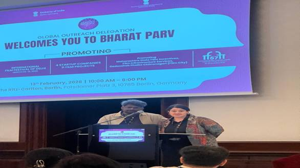 AIRNewsHindi's tweet image. बर्लिन: भारत पर्व के अंतर्गत आयोजित #WavesBazaar में वैश्विक सिनेमा विशेषज्ञों और नीति निर्माताओं के सम्मेलन का आयोजन हुआ।

#WAVES पहल के तहत, #NFDC द्वारा आयोजित इस कार्यक्रम में सिनेमा, मीडिया और उभरती रचनात्मक प्रौद्योगिकियों में भारत के बढ़ते प्रभाव पर चर्चा हुई।

@MIB_India