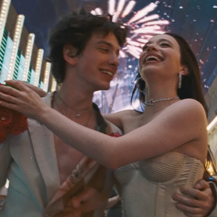 Sean Baker'ın yeni filminin konusu belli oldu🫦

Anora'nın yönetmeni, 60'lı ve 70'li yılların İtalyan seks komedilerine hayran olduğunu, bu yüzden o tarzda bir film olacağını açıkladı. 

🔗<a href="/Variety/">Variety</a>