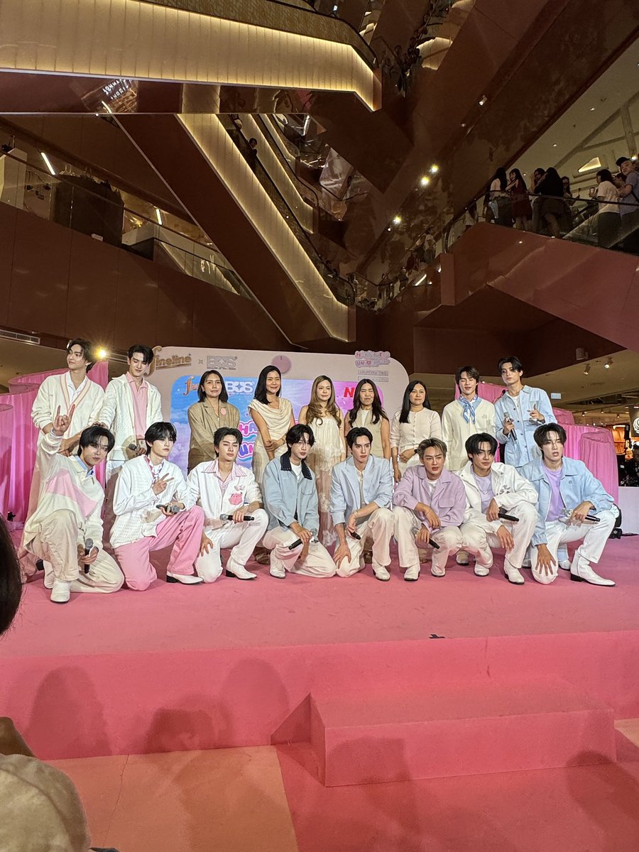 เข้าถึงการเป็น BEUS อย่างแท้ทรู รอติดตามคลิปการได้เป็น Lucky Fan ครั้งแรกในชีวิตของผมกันด้วยนะคับ5555🤣🫶🏻 #WithJackie 
.
#FinelineHappinessUnlockxBUS #FinelinexBUS #JackieJackrin