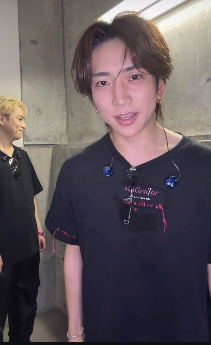 後ろで笑ってる横が愛おしい💜 #IMP_MAGenter_宮城