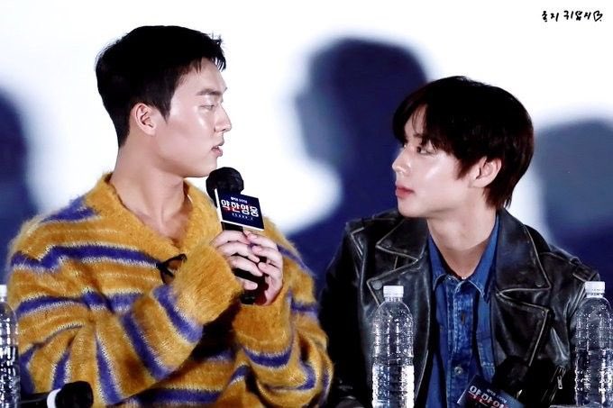 아 근데~ 혅욱이는 씬이 아니어도 그냥 절 넋놓고 보는 애인데요?