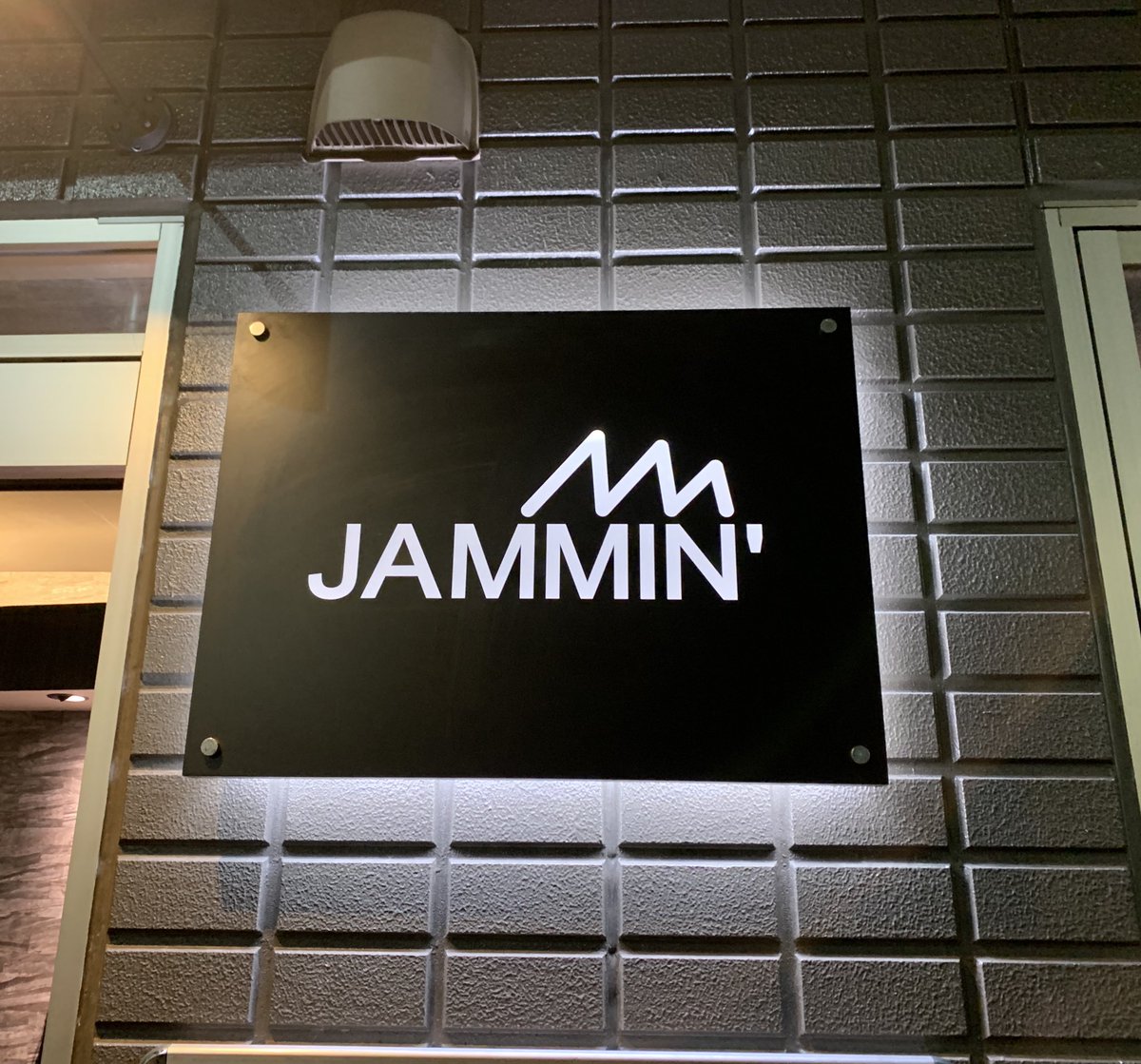 ウイティー tweet media