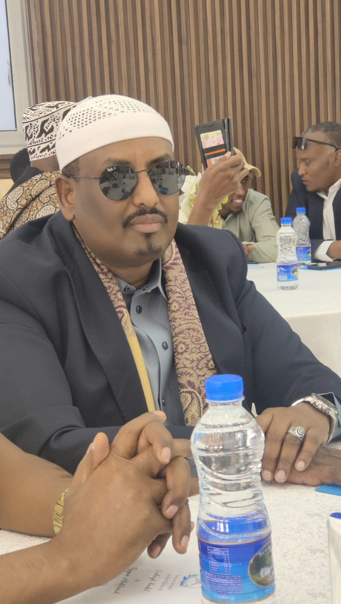 AFandhaal's tweet photo. Hambalyo iyo Duco ayaan u dirayaa Gabadhayda Ruweyda Abdifatah iyo Wiilkayga Suhayb Badal, oo aan ka qeyb galay munaasabadda dhismaha Qoyskooda. Waxaan Alle uga baryayaa Qoyska Cusub inuu isu barakeeyo, carruur khayr qabtana ku gallado, gurigoodana ka yeello kii waara oo wacan. https://t.co/raWc6T1xaY