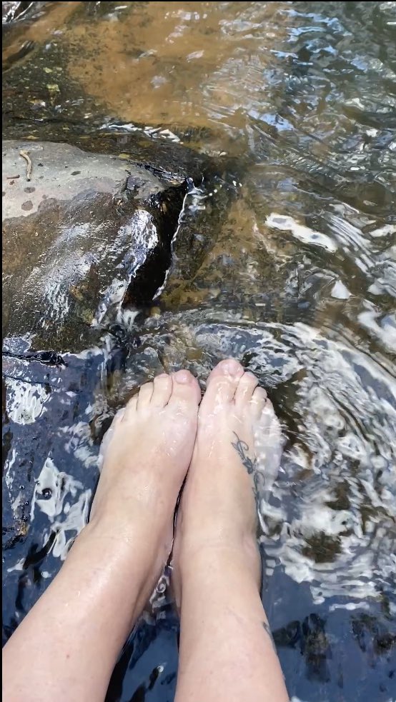 Um ótimo domingo para todos!
Para quem é de carnaval, bom proveito, para quem gosta de descanso, como eu… aproveite. 
❤️☕️🌻❤️