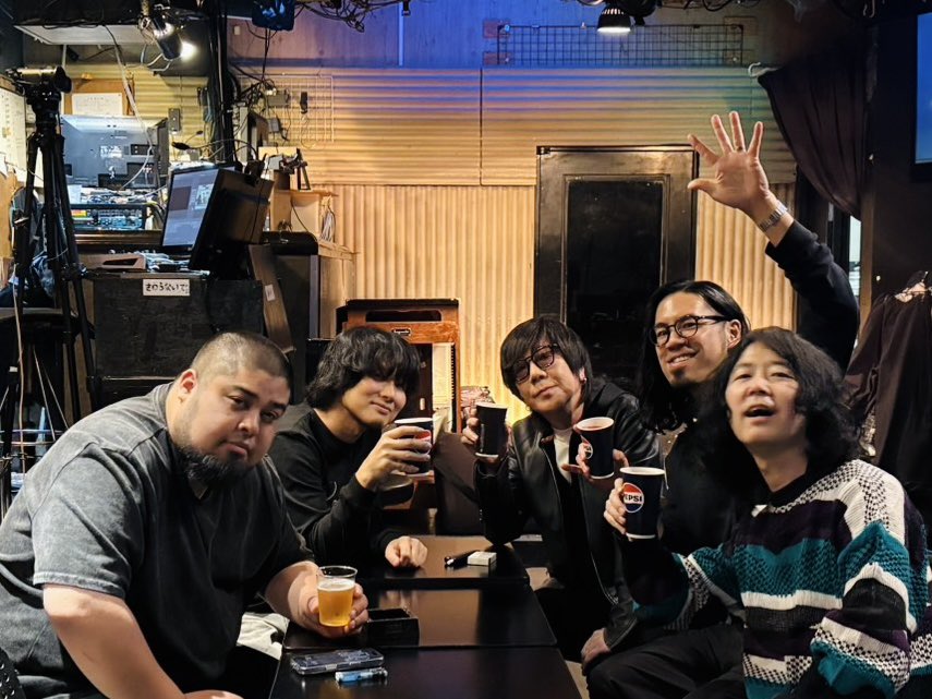 ナインマイルスバンドツアー、ファイナル、今日も楽しく熱唱できました！

三会場回るとバンドの絆ができるね。

またバンドライブも遠くないうちにやりたい。

残りはアコースティックツアーで札幌、仙台、またギターもがんばります。笑

最後までよろしくお願いします！