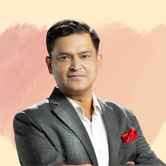 میجر آریہ صاحب 

آپ سے اختلاف رہا۔ لیکن آپ سچے تھے۔

بھارتی مسلمان شہریوں سے کہیے، کہ اپنے دیش کی قدر کریں۔ وہ خوش قسمت ہیں، کہ بھارت میں رکے اور پاکستان نہیں آئے۔

پاکستان ایک ملک نہیں، ایک ایسا دوزخ ہے، جہاں ہر طرف خاکی رنگ کے سور دندناتے پھرتے ہیں 🙏

<a href="/majorgauravarya/">Major Gaurav Arya (Retd)</a>