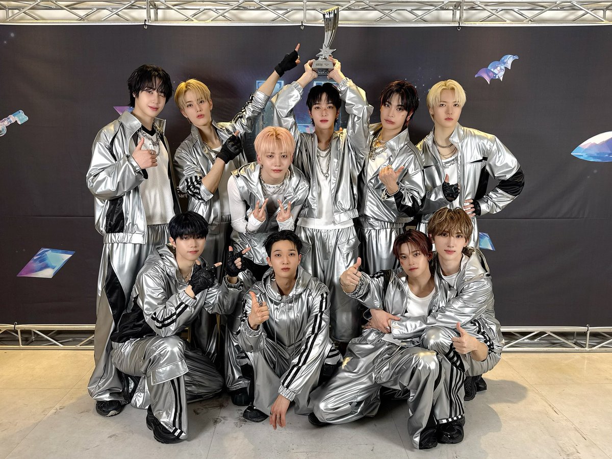 xikers_official's tweet photo. [👀] 260215 #한터뮤직어워즈2025 

🏆Next Wave🏆

#Hi_kers👋 #xikers #싸이커스 https://t.co/l9CGhfBcS5