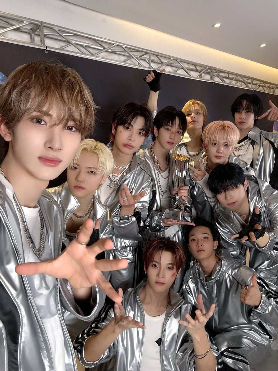 [👀] 260215 #한터뮤직어워즈2025 

🏆Next Wave🏆

#Hi_kers👋 #xikers #싸이커스