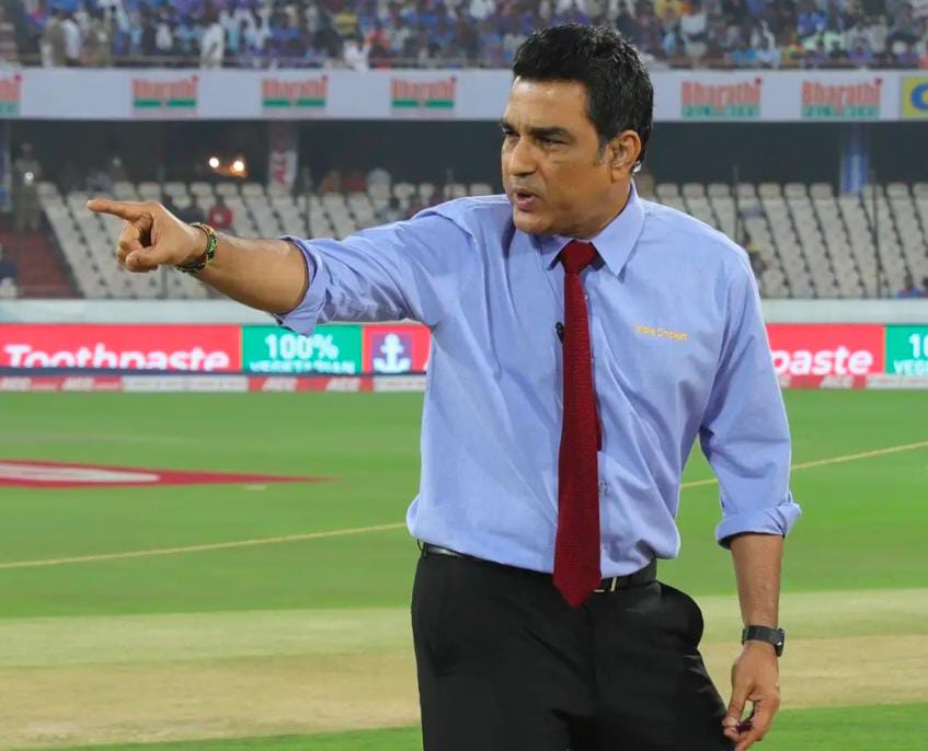 India और Pakistan के मैच से पहले पूर्व क्रिकेटर Sanjay Manjrekar ने बड़ा बयान दिया है।

Sanjay Manjrekar ने भारत और पाकिस्तान के 'No HandShake' विवाद पर भारतीय खिलाड़ियों को सलाह देते हुए कहा कि 

"यह हाथ न मिलाना कितनी बेवकूफी भरी बात है जो भारत ने शुरू की है, खेलना है तो खेल की