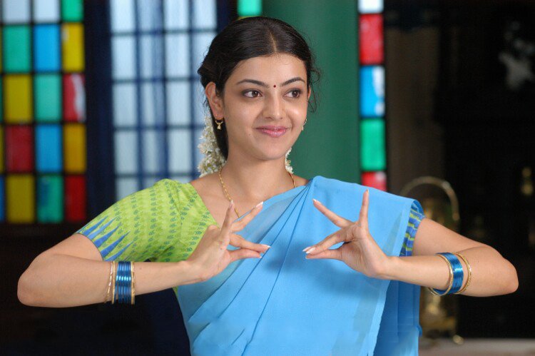 Dhoni_Varsh's tweet photo. Career began with lot's of passion, her era started from #LakshmiKalyanam #Chandamama to #Satyabhama &amp; still, she's been ruling our hearts 🥹❤️

The way she respects &amp; follows our culture, tradition 🫶

@MsKajalAggarwal mam 👑

#19YearsOfKajalAggarwal #RulingHeartsSince2007 🔥 https://t.co/6WCmCfUmdA