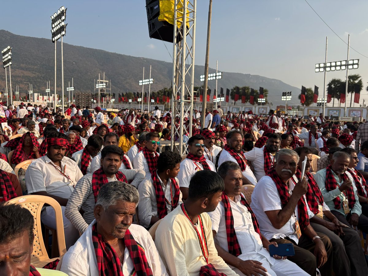 திருப்பத்தூரில் கழகத் தலைவர், மாண்புமிகு தமிழ்நாடு முதலமைச்சர் திரு.<a href="/mkstalin/">M.K.Stalin - தமிழ்நாட்டை தலைகுனிய விடமாட்டேன்</a> அவர்கள் சிறப்பரை ஆற்றிய  வடக்கு மண்டல வாக்குச்சாவடி நிர்வாகிகளுக்கான பிரமாண்ட பயிற்சி மாநாட்டில் கலந்துகொண்டோம்.

#ஸ்டாலின்_தொடரட்டும் #வெல்வோம்_ஒன்றாக #DMK4TN #DMKWins2026 #DravidianModel