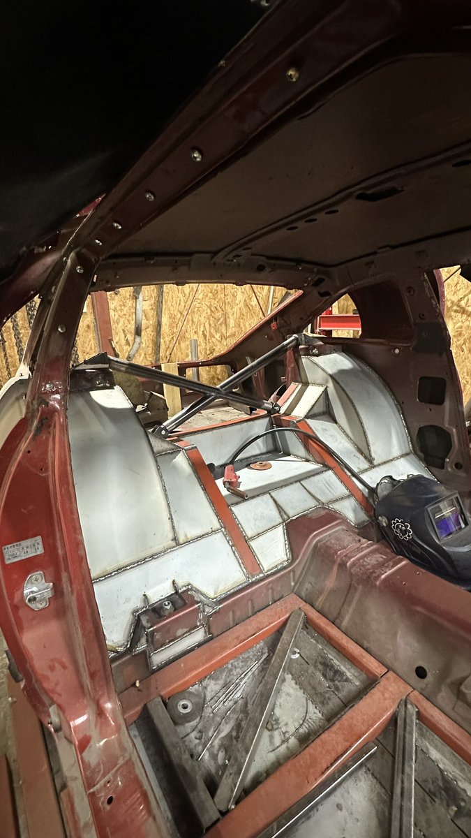 てるよし tweet media