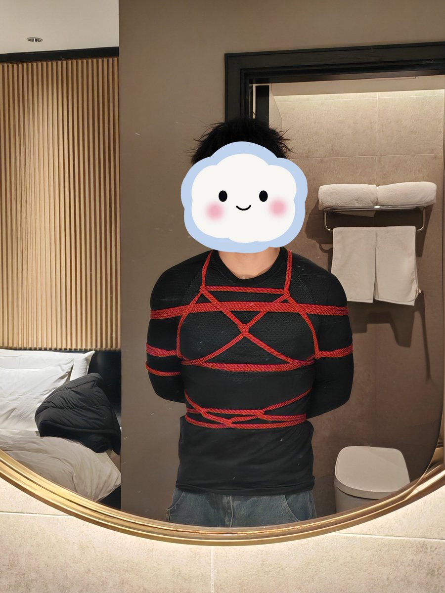goddle2's tweet photo. 哪哪都很棒的03年小孩哥，性格超好，不过以后不要再说自己是s了，乖乖做m吧 https://t.co/Yc63CoLAhx