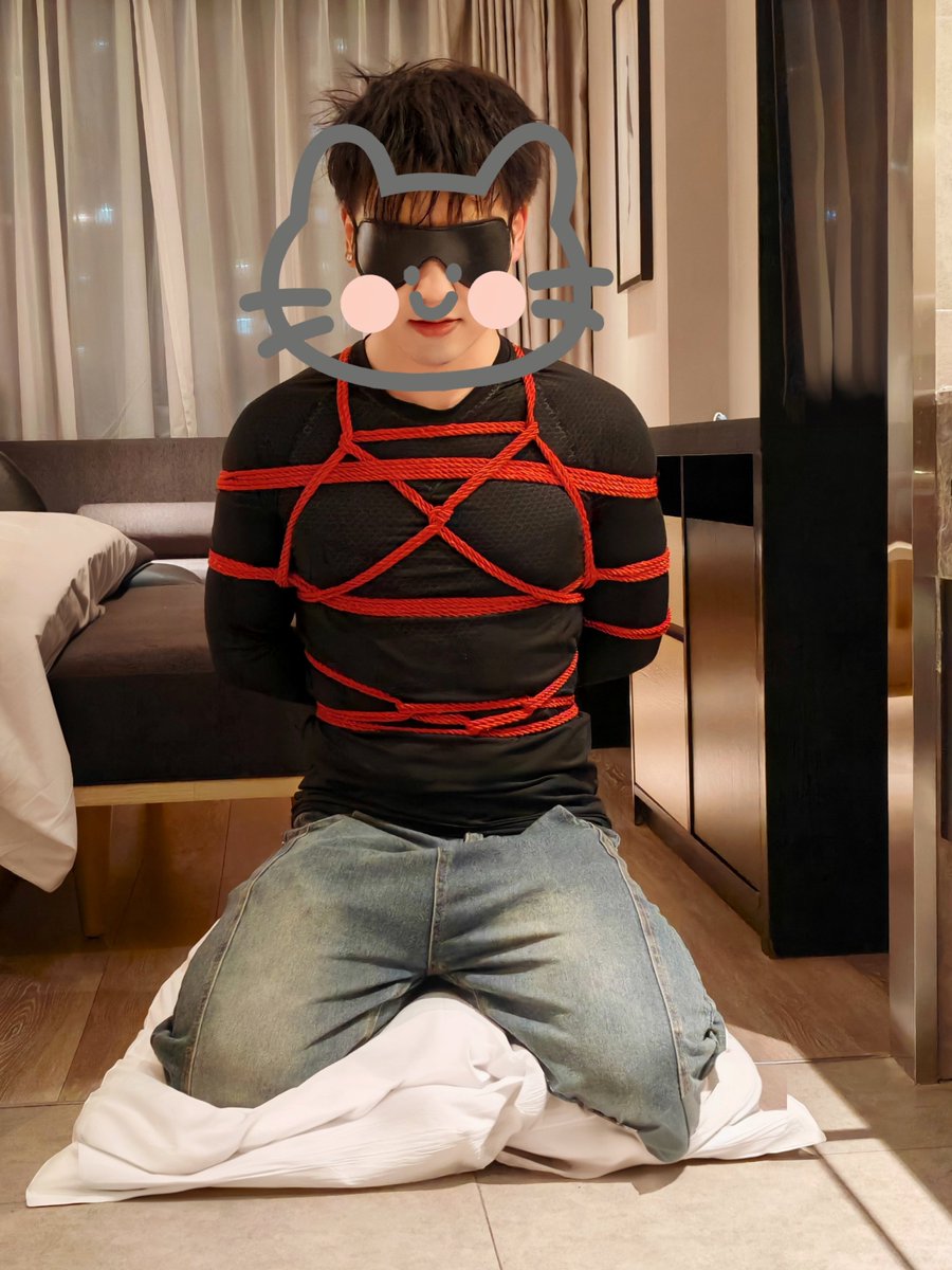 goddle2's tweet photo. 哪哪都很棒的03年小孩哥，性格超好，不过以后不要再说自己是s了，乖乖做m吧 https://t.co/Yc63CoLAhx