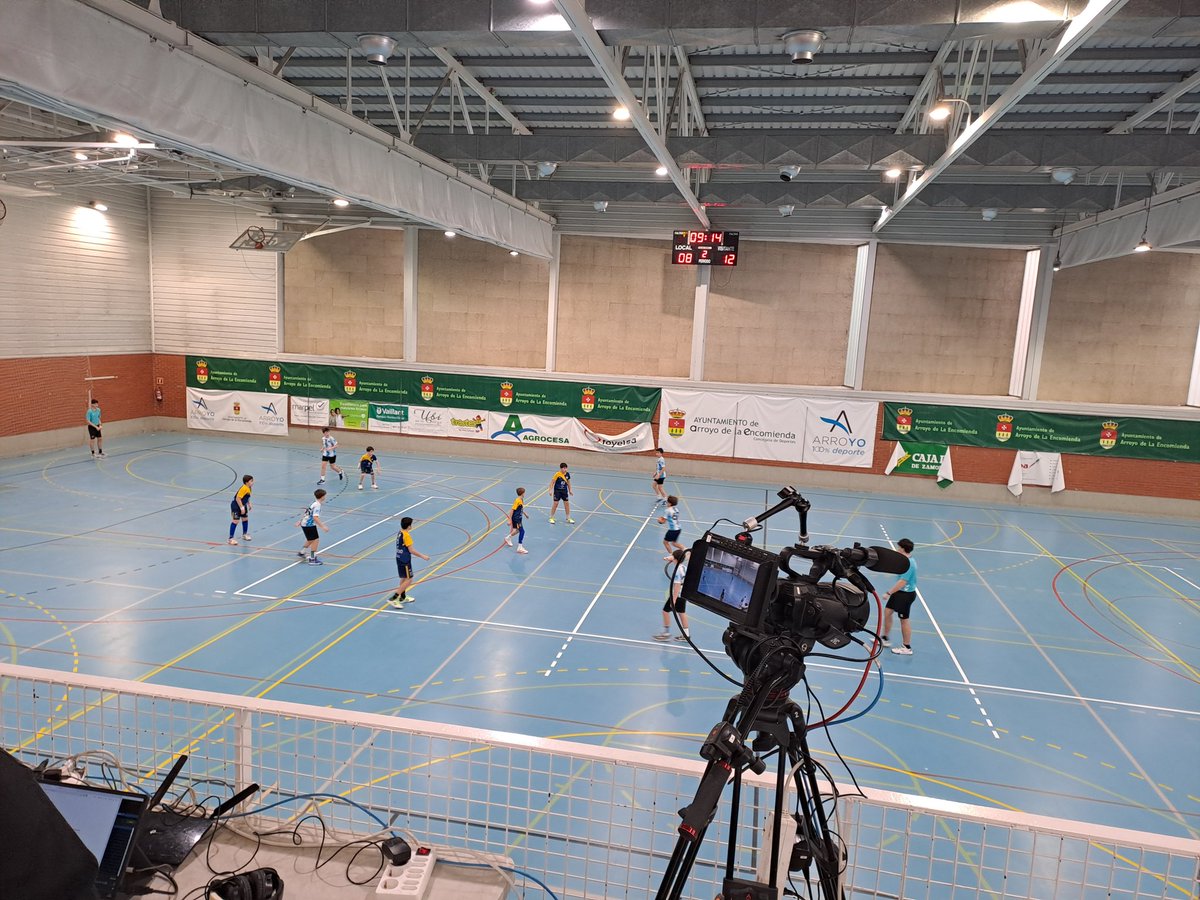 Calentando motores que empiezan las semis del primer torneo nacional alevín de <a href="/atlvalladolid/">Recoletas Atlético Valladolid</a> 
Damos semis, tercer y cuarto y final en <a href="/BalonManoBaseTV/">BalonmanoBase TV</a> 
Con mi pareja de baile habitual, Carlos Colmenero y con más ganas que nunca de hacerlo muy, muy bien.