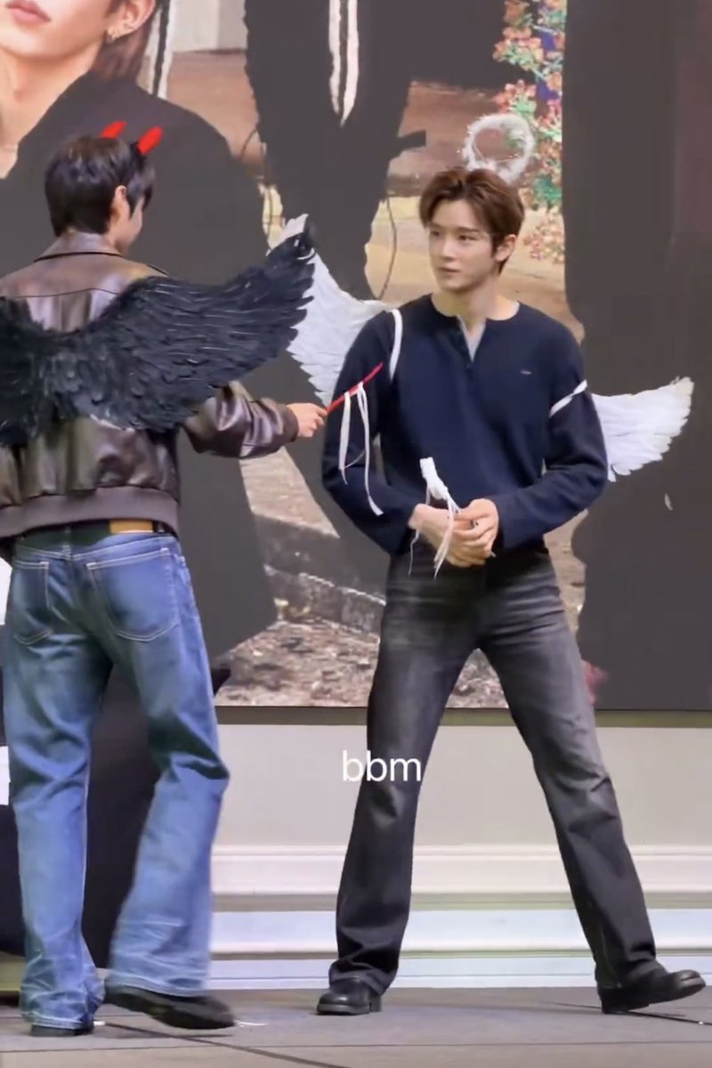 จับนางฟ้าได้แล้ว
ทำไมหัวเป็นสีแดง บาดเจ็บหรอ