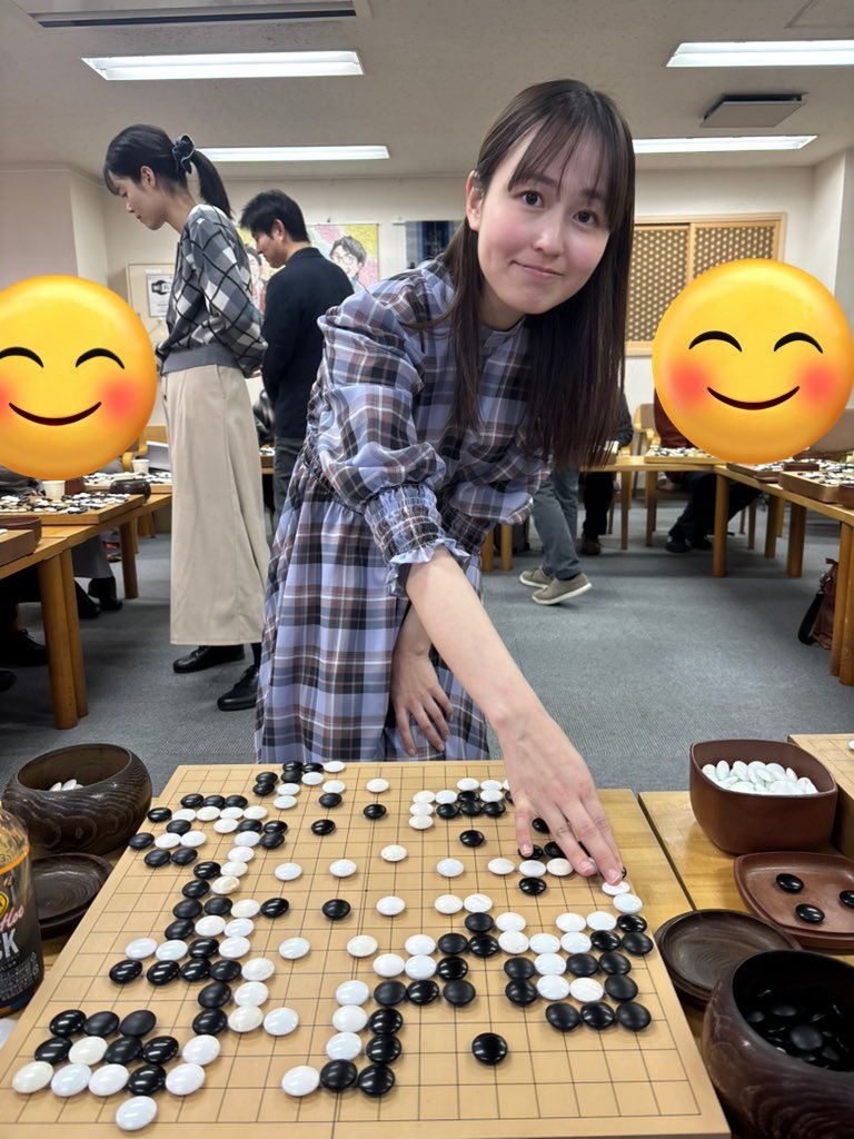 昨日 #ババババンビ ライブ後後段は、新宿区 #新宿囲碁サロン 1周年記念イベントへ。
#藤森稔樹 席亭が身を削り新装開店して一年、支える顧問棋士の #林漢傑 八段、#鶴山淳志 八段の #つるりんコンビ、 #藤沢里菜 女流本因坊 を追い詰めた #星合志保 四段、#囲碁界のアイドル #安田明夏 初段が集結😇。