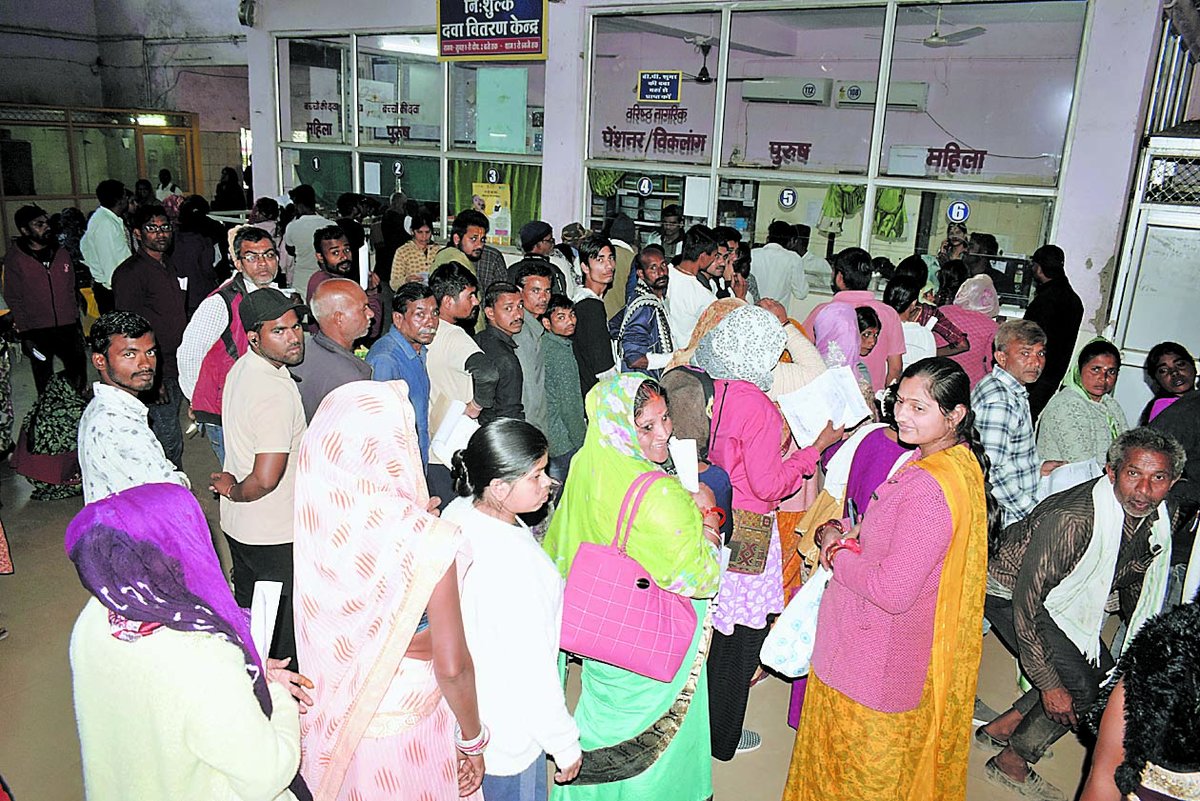 सतना जिला अस्पताल में 62 जरूरी दवाओं की कमी, मरीजों को बाहर से दवाएं खरीदने की मजबूरी, व्यवस्था पर सवाल।
और जानें: starsamachar.com/satna-district…

#SatnaNews #HospitalCrisis #MedicineShortage #PublicHealth #MPNews #HealthcareIndia #PatientCare #HealthSystem #BreakingNews #IndiaHealth
