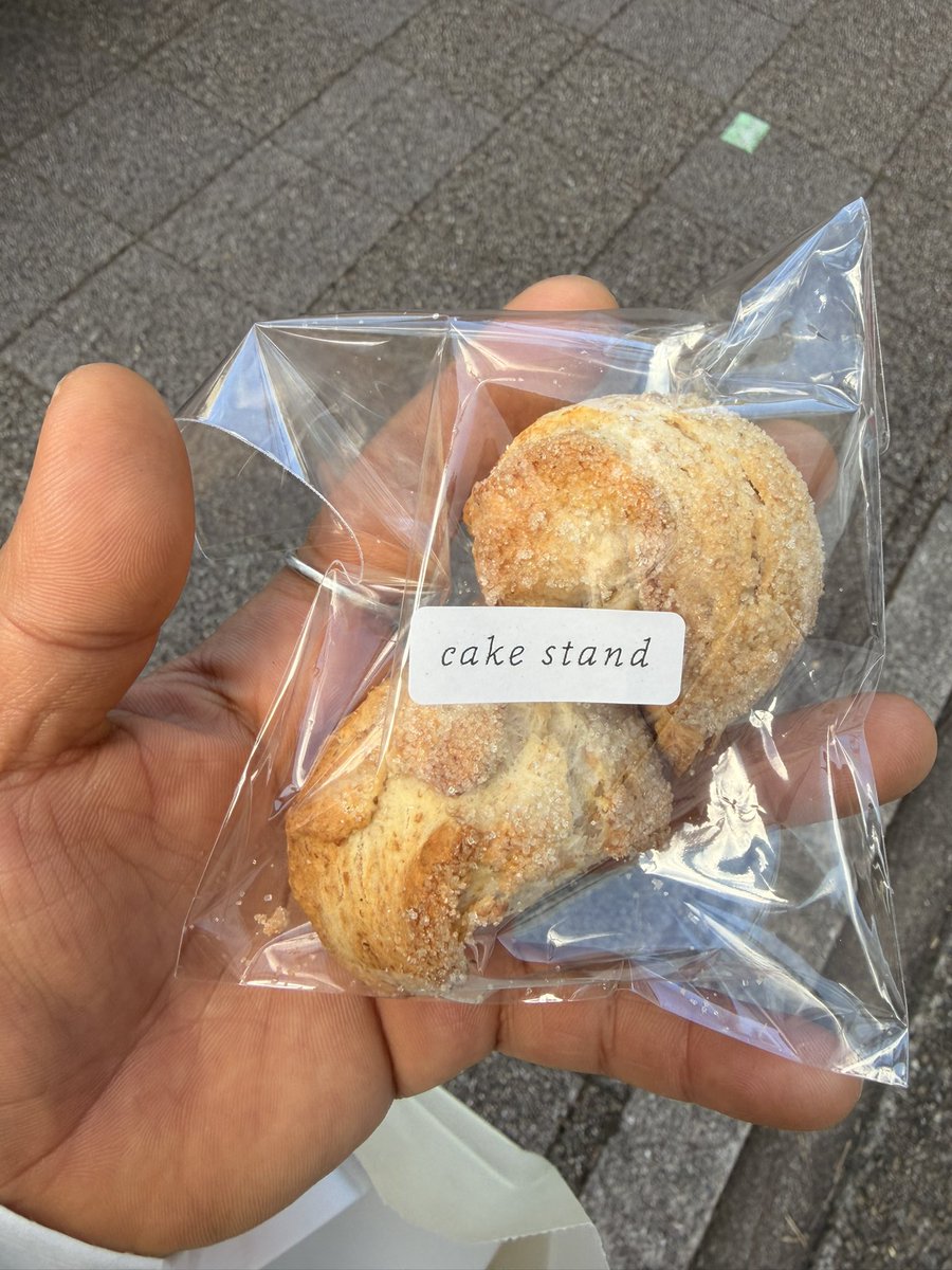 Nyanderson_E000's tweet photo. 今更ながら、ここの焼き菓子は素敵で美味しい。
フィナンシェは撮り忘れた笑
#cakestand https://t.co/0kw7LpA6Xy