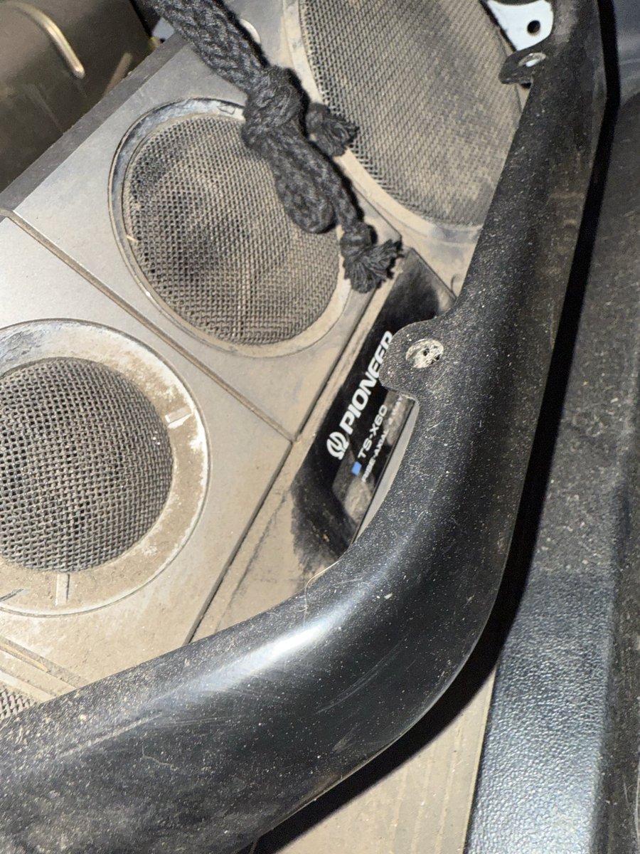 tacksystem's tweet image. なんか見覚えのあると思ったら、ワイのアクティの運転席の下に泥だらけで鎮座してる奴だった。
なお普通に動作してる模様。