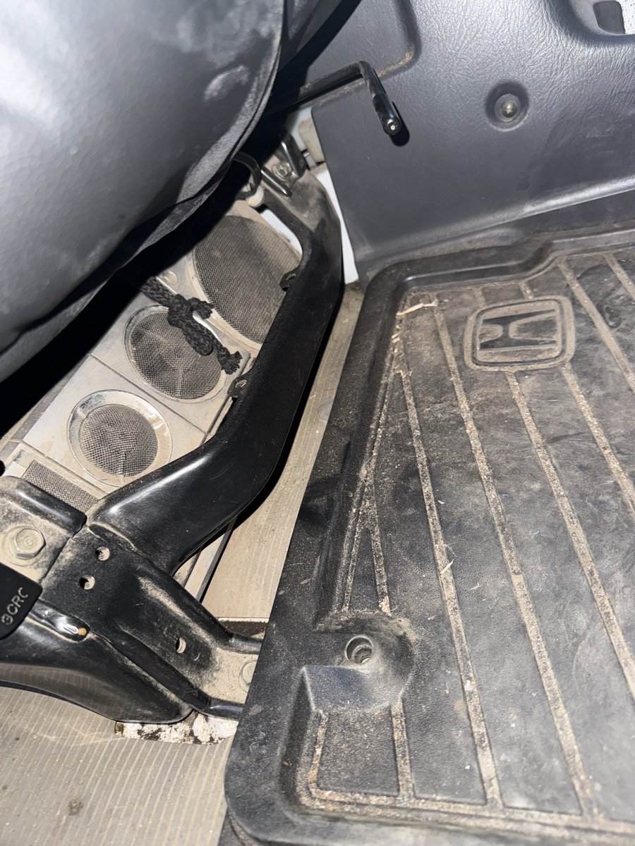 tacksystem's tweet image. なんか見覚えのあると思ったら、ワイのアクティの運転席の下に泥だらけで鎮座してる奴だった。
なお普通に動作してる模様。