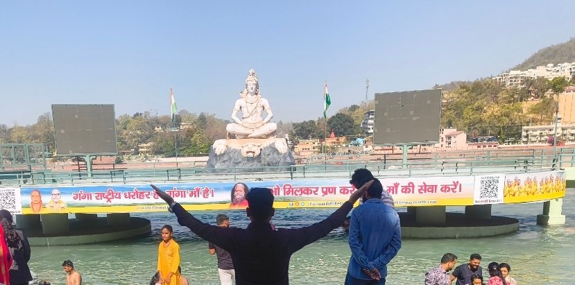 महाशिवरात्रि की पावन बेला में शिव जी का आशीर्वाद आपके साथ रहे 🙏
जीवन में हर दुख दूर हो और खुशियों का वास हो।
मन में भक्ति, घर में शांति और कर्मों में सफलता मिले।
भोलेनाथ आपके जीवन को सुख-समृद्धि से भर दें। 🕉️
#महाशिवरात्रि #Mahashivratri 
#MahaShivaratri2026 
#महादेव