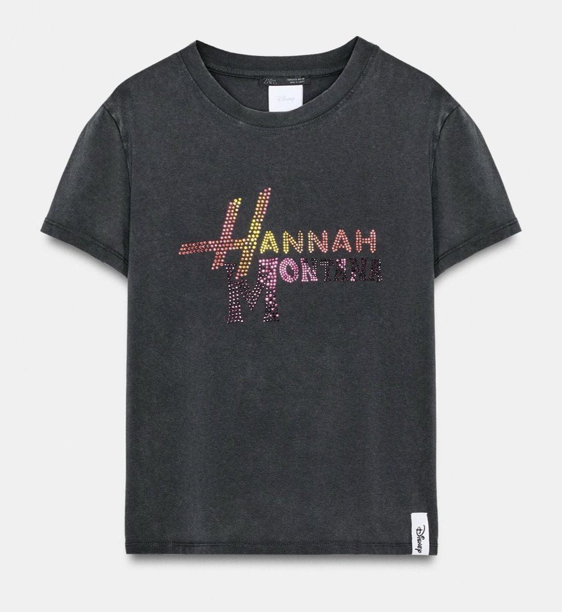 MileySource_FR's tweet photo. 🛍️ Un nouveau tee-shirt Hannah Montana à strass est en vente chez Zara !

🔗: https://t.co/UC4BvQKxce https://t.co/1HMbbbUqOT