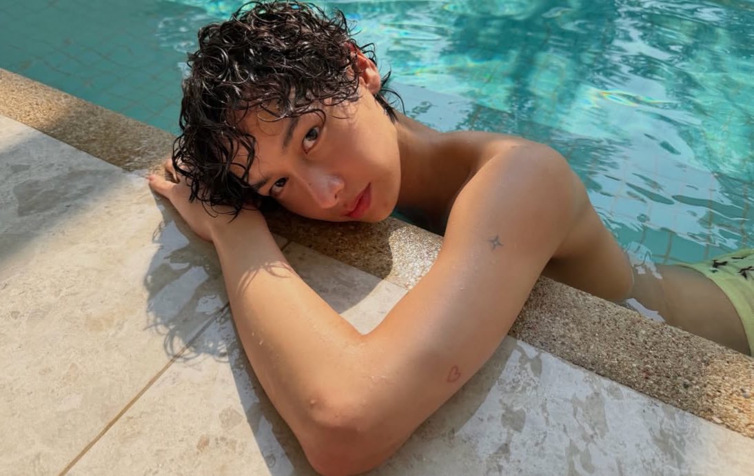 เน็ตไอดอลภาคพื้นทะเลมาก ทุกเทศกาล วันว่างๆ ว่าง5นาทีก็ไปโผล่ทะเลได้ เริ่ดมาก