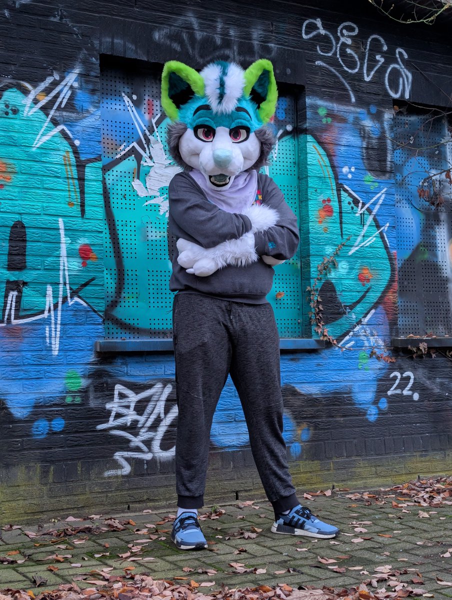 XayoUsesTweeet's tweet photo. How to find me at #NordicFuzzCon #NFC2026 !
1st📸:@SabreTheHusky 
2nd 📸:@ManchasLeo 
🧵: @WeMightBite https://t.co/UOqQDaEbhO