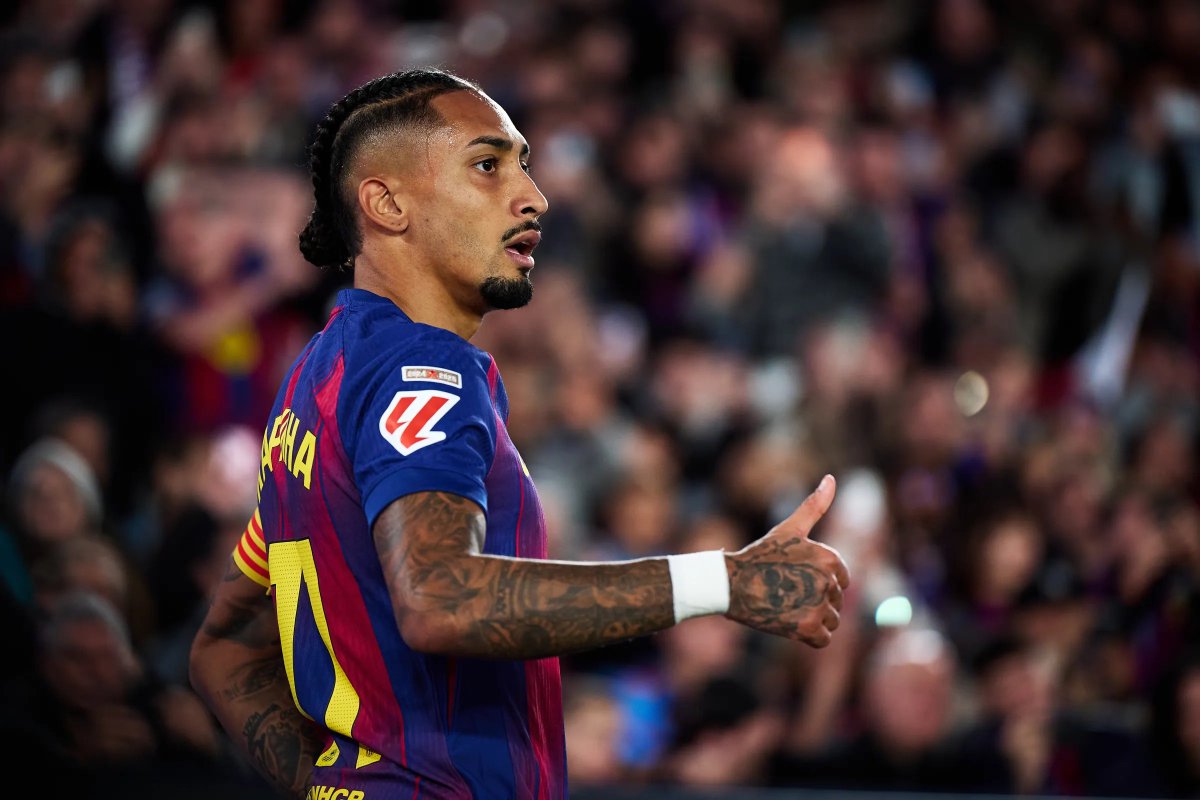 Insiderfcb21's tweet photo. الموندو 🔴🔴

▪︎ بوجود رافينها في الملعب، يسجل برشلونة معدل 2.82 هدفًا في المباراة الواحدة هذا الموسم، بينما ينخفض ​​هذا المعدل إلى 2.33 هدفًا في غيابه

والأمر الأكثر إثارة للدهشة، هو أن برشلونة يستقبل 0.7 هدفًا في المباراة الواحدة بوجود رافينيا، مقارنةً بـ 1.8 هدفًا في غيابه

من اللافت للنظر مدى معاناة برشلونة دفاعيًا في غياب رافينيا، يسدد الخصوم عدداً أكبر من التسديدات على المرمى في غيابه، وعندما يلعب البرازيلي، يخوض برشلونة المزيد من المواجهات الدفاعية، ويقطع المزيد من التمريرات، ويستعيد الكرة بشكل أكبر في نصف ملعب الخصم