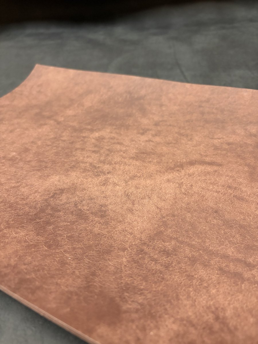 leatherkawafuku's tweet image. 注文していたMARGOTがカワムラレザーさんより届きました✈️
マルゴーは初めて使いますがプエブロと同じようなスクラッチ加工のレザーですね。
neroの半裁とカスターニャのカットレザー✂️とても綺麗な革をありがとうございます🙏
#カワムラレザー
#マルゴー
#MARGOT
#スクラッチ加工