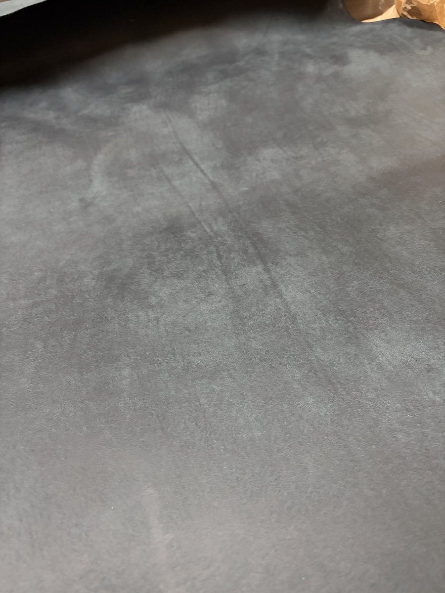 leatherkawafuku's tweet image. 注文していたMARGOTがカワムラレザーさんより届きました✈️
マルゴーは初めて使いますがプエブロと同じようなスクラッチ加工のレザーですね。
neroの半裁とカスターニャのカットレザー✂️とても綺麗な革をありがとうございます🙏
#カワムラレザー
#マルゴー
#MARGOT
#スクラッチ加工