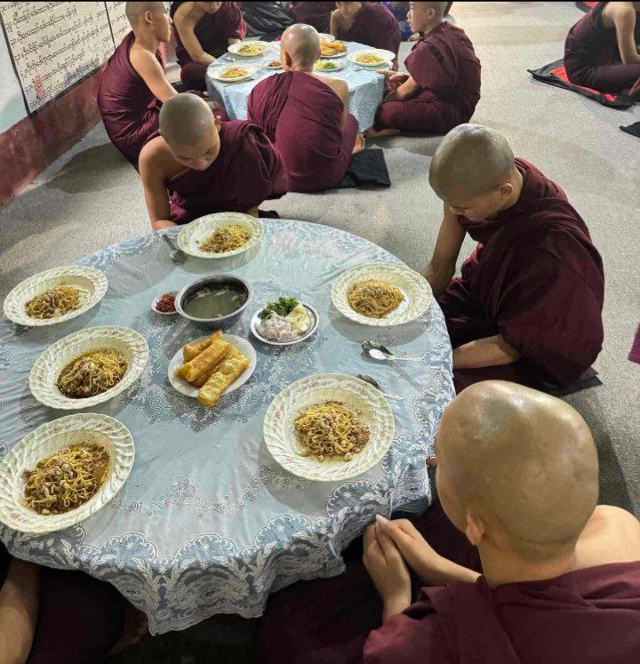 westiesnow's tweet photo. Happiest 21st Birthday to the one who brings so much joy to my life, William.Donated a meal to the monks in Myanmar to celebrate your big day. You’ll always be my precious boy. Love you to the moon and back!💙🎸
(14.02.2005)
#williamjkp #William21stBirthday 
#RISERCONCERTD3 https://t.co/jWJQPtmJjG