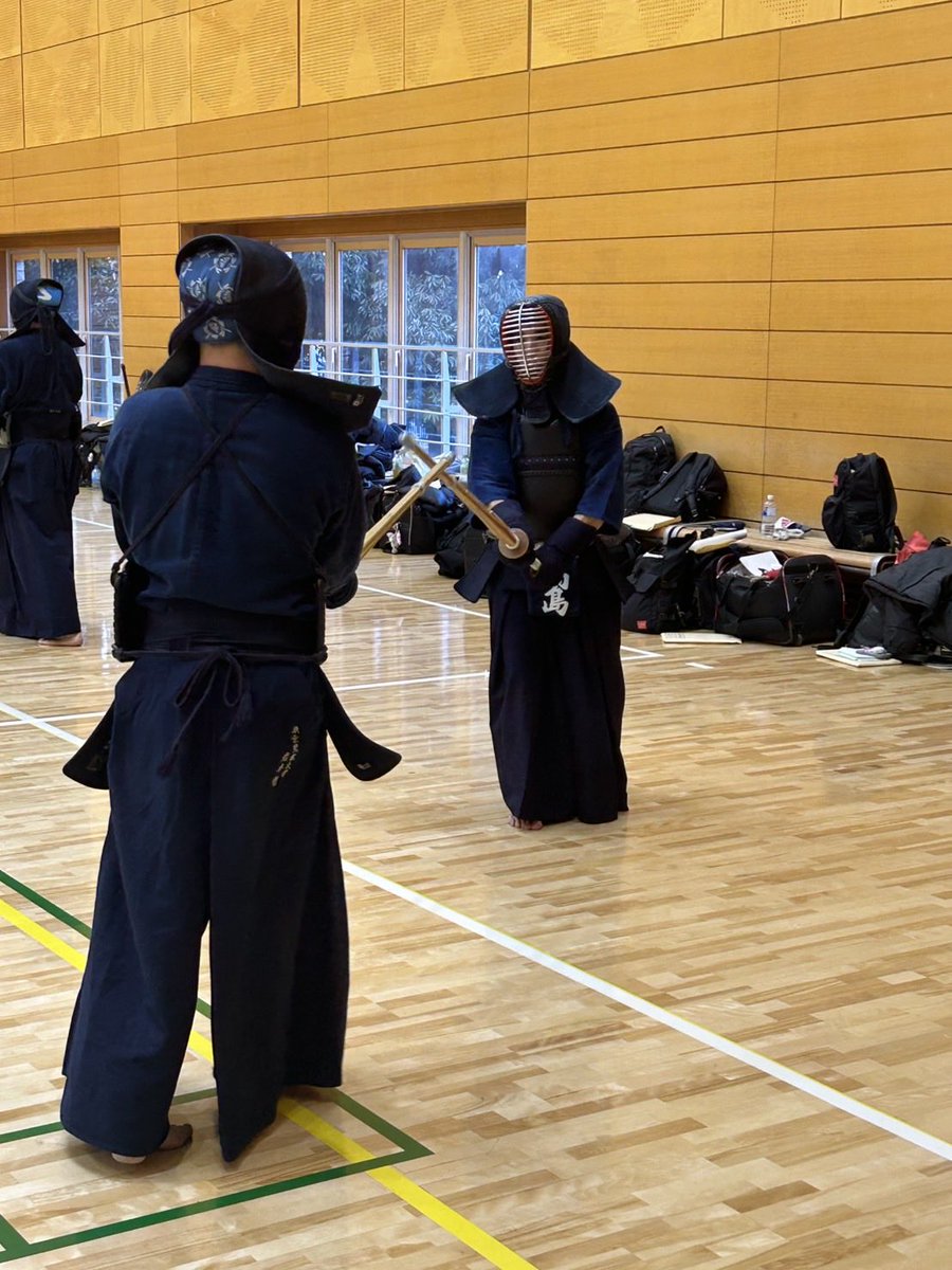 [オフ期間の過ごし方リレー]

No.27 髙島 慶太(3年)

留年の危機が迫っている髙島です。理工学部の留年の流れを断ち切りたいです。

オフ期間は警視庁の親善試合や関東学連のセミナーに参加してきました。明日からの稽古も頑張ります。

約1ヶ月に渡る投稿を見ていただきありがとうございました。