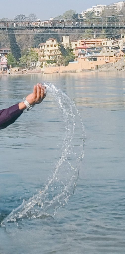 गंगा मैया के चरणों में शीश झुकाकर मन को सुकून मिलता है।
उनकी पावन धारा हर दुख और कष्ट को दूर कर देती है।
भक्ति और विश्वास से जीवन में नई शांति का संचार होता है।
मां गंगा की कृपा से हर भक्त का जीवन उज्ज्वल बने। 🙏🕉️
#महाशिवरात्रि  #महादेव 
#MahaShivaratri2026 #Mahashivratri