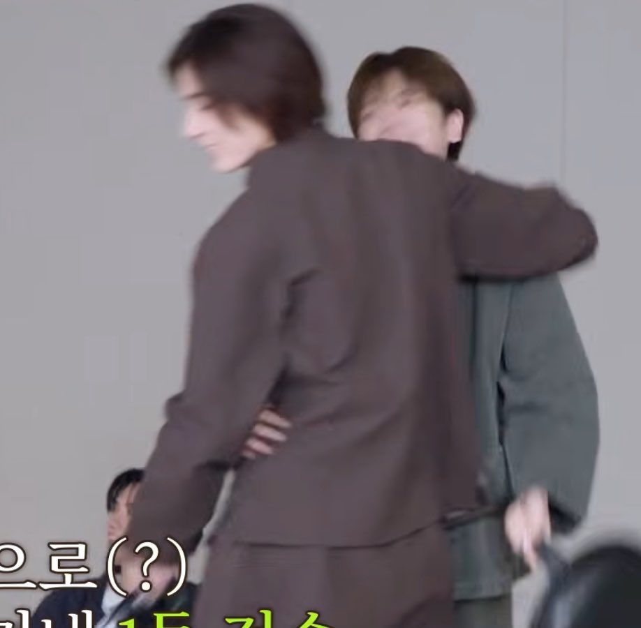 신작 포옹 나왔다