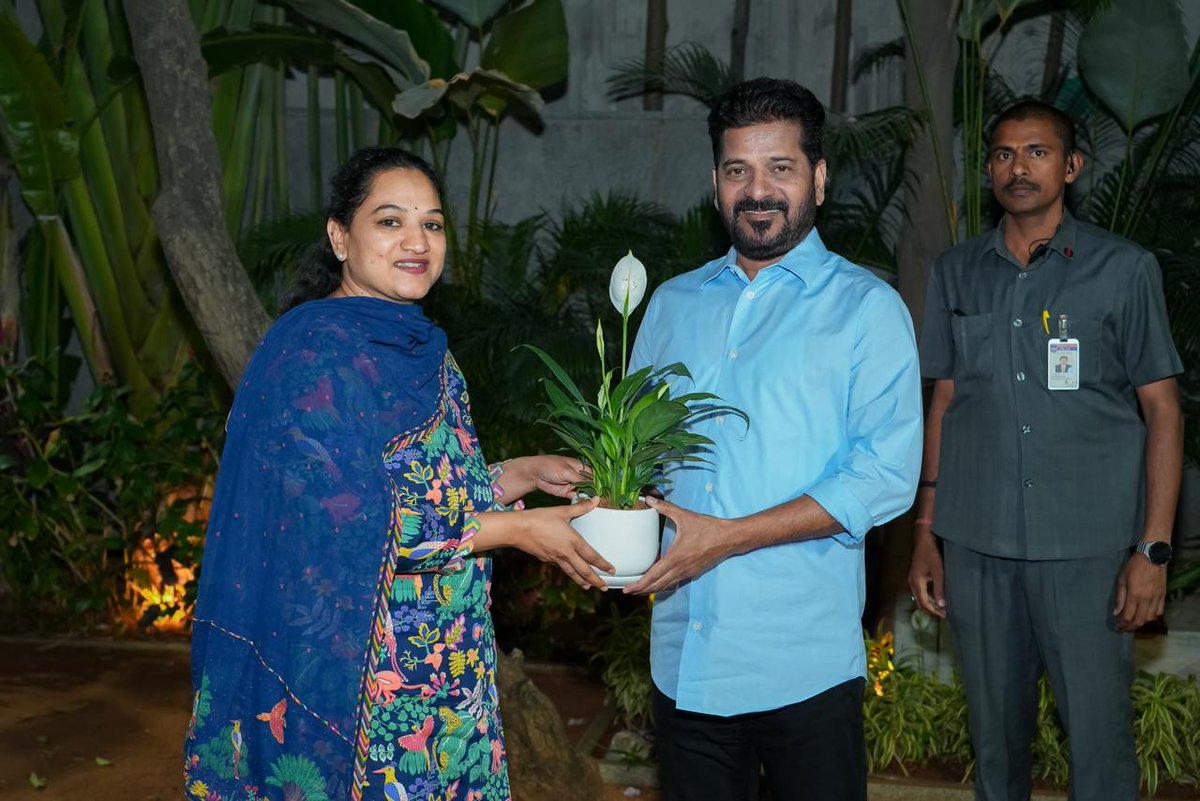 Taking Forward the Vision for Cyberabad!!!

Had the privilege of meeting the Hon’ble Chief Minister of Telangana and conveying my sincere thanks for the opportunity to serve as Commissioner, Cyberabad Municipal Corporation.

The Hon’ble CM emphasized the importance of delivering