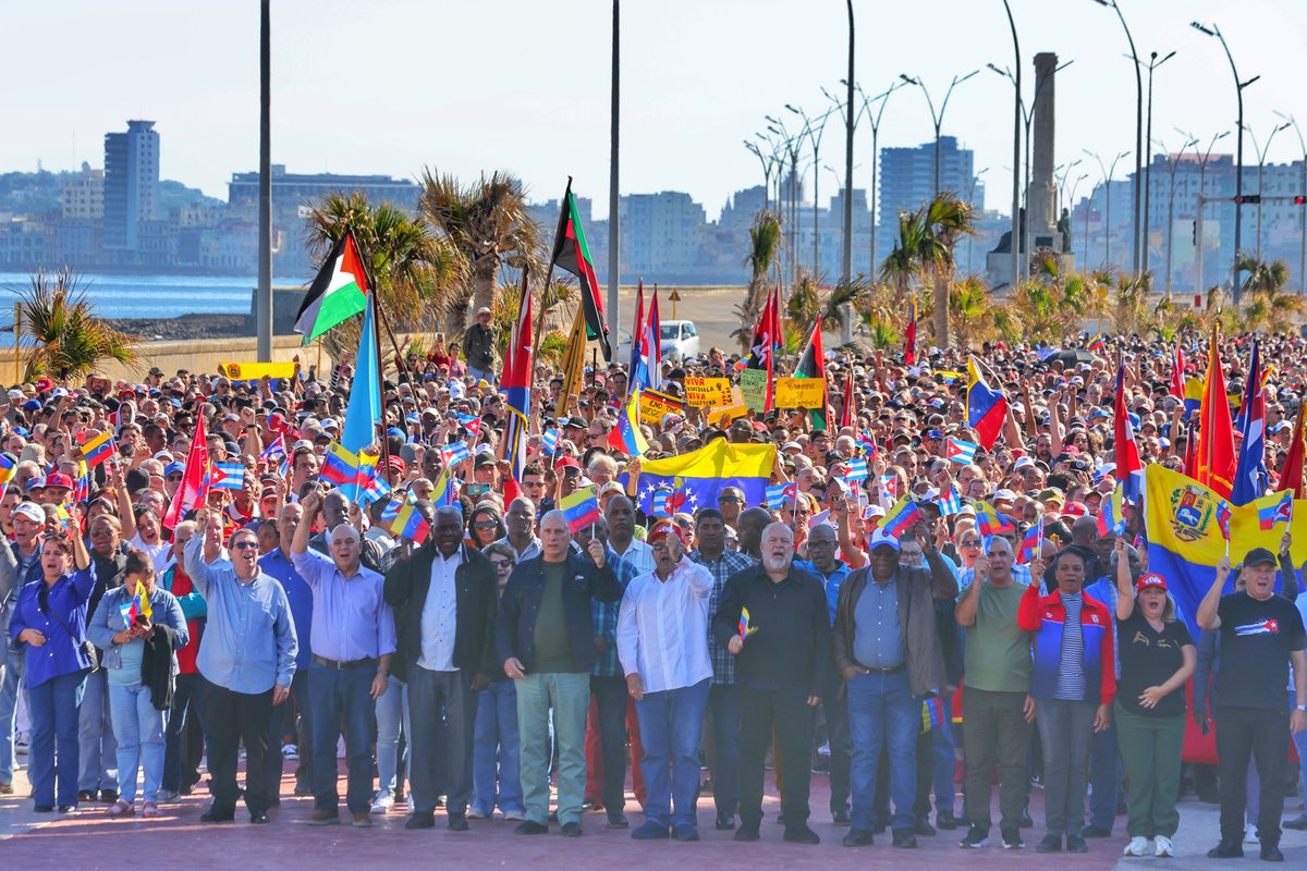 ❤️| En tiempos necesitados de afecto y solidaridad, solo el amor engendra la maravilla de hacer Revolución con todos y para el bien de todos.