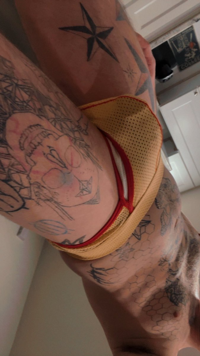 Jacob6544201's tweet photo. Should he come out?? 😏😏 #gaybulge #gaybriefs #briefbulge https://t.co/rBdp9y9HOL