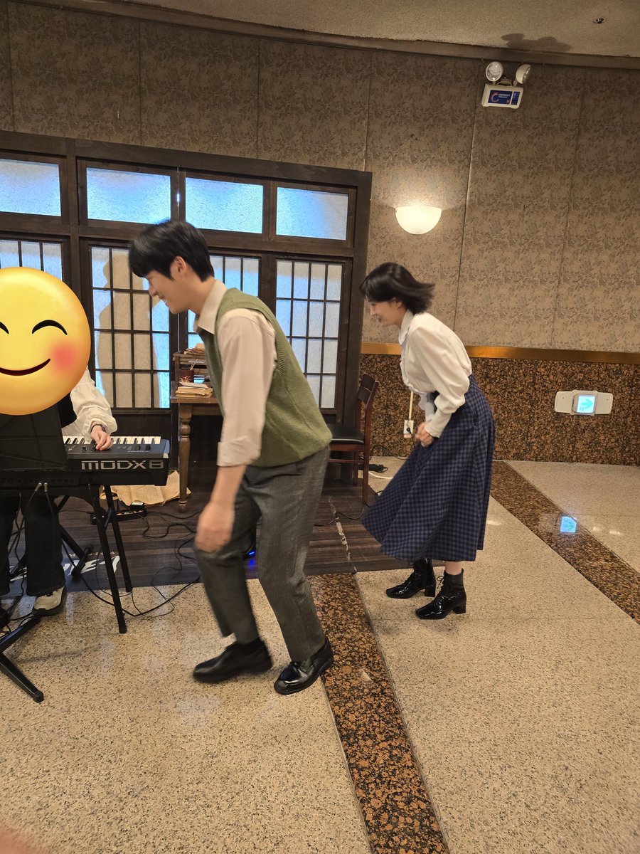 갑자기 1열에서 관람한
거짓말이 아냐  리세훈 혠카루😍
끝나고 후다닥 사라지셨어..... 🤣