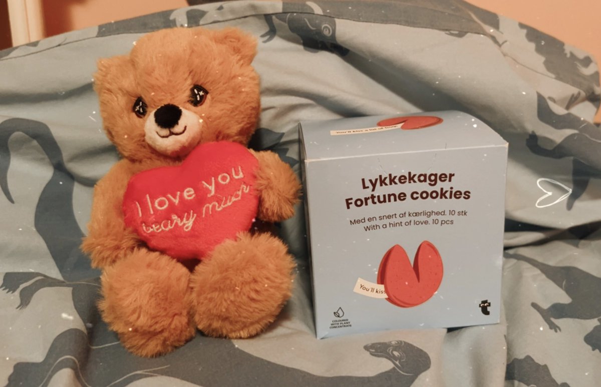 sto ancora frignando per i regalini bellissimi che mi ha fatto ieri gf GUARDATI CHE CARINI VI PREGO🥺🩷