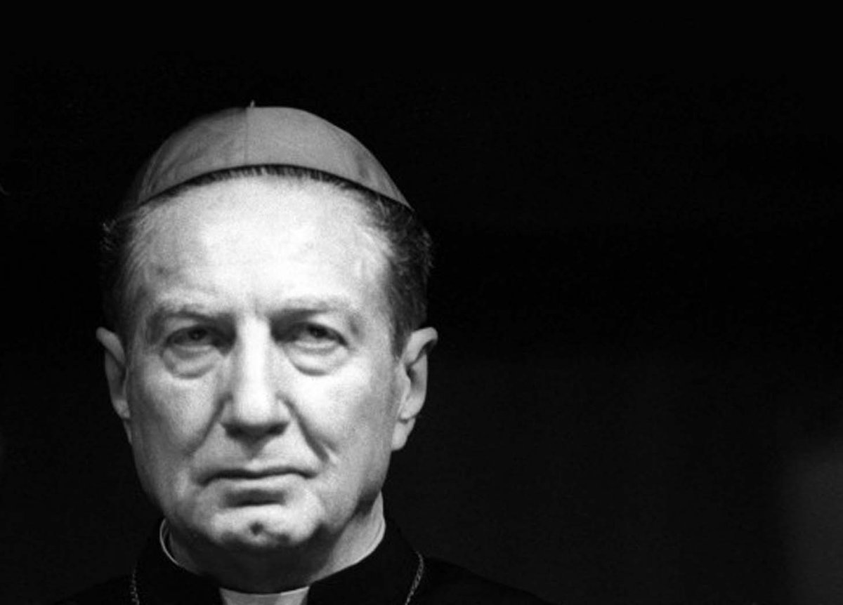 IveserVenezia's tweet photo. «Io chiedevo non se siete credenti o non credenti, ma se siete pensanti o non pensanti. L'importante è che impariate a inquietarvi»
Il 15 febbraio 1927, a Torino, nasce Carlo Maria Martini https://t.co/I2UkMUYmpV