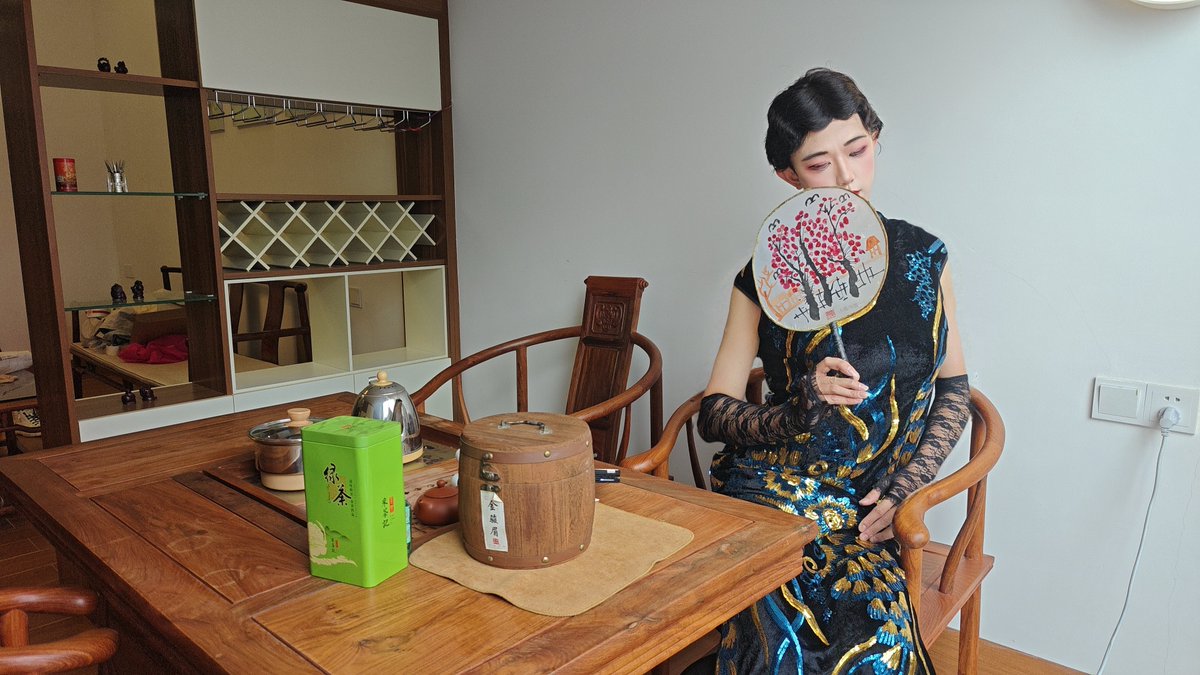 老师穿旗袍给你们拜年啦
#男の娘 #伪娘 #cd #crossdressingsissy 
#腿控 #丝袜 #吊带袜 #高跟鞋 #旗袍 #蕾丝 #国风 
#反差 #反差老师 #骚货 #淫荡 #贱婊 #露出 #户外露出 #变态 #母狗 #伪娘日常