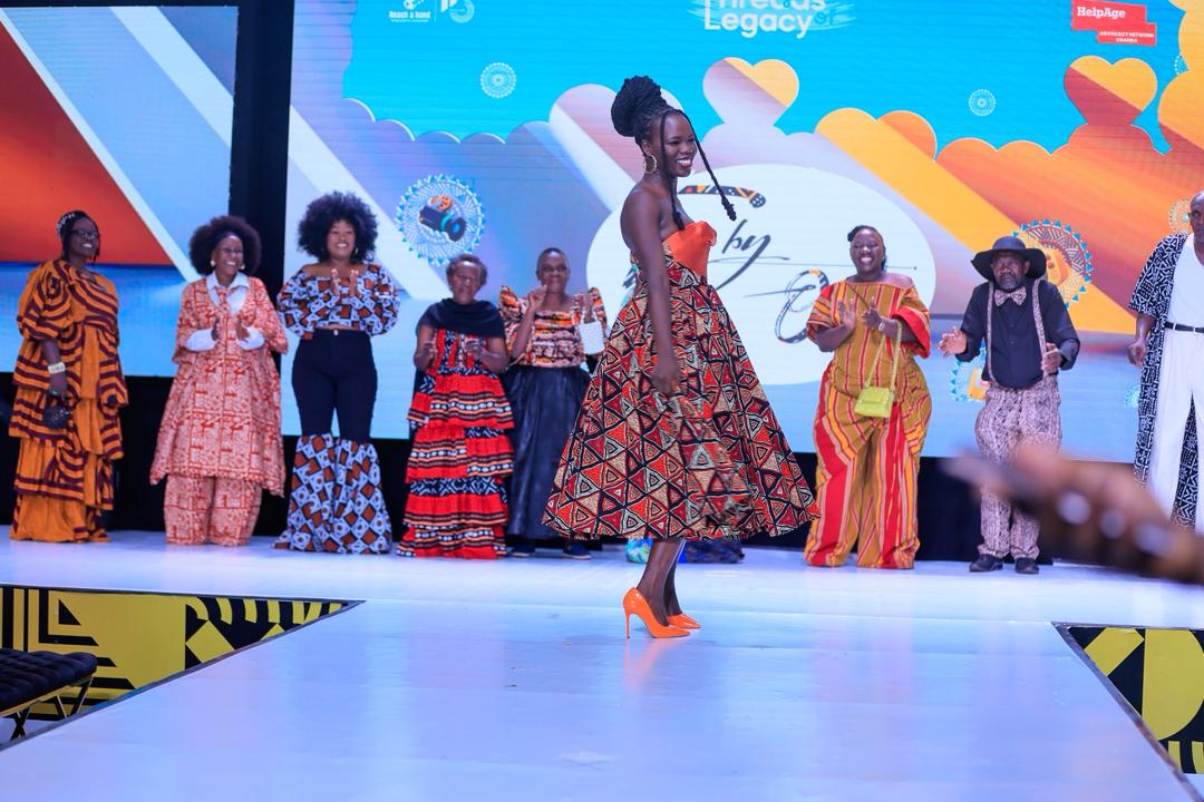 reachahand's tweet image. How do you say stunning (with that Nigerian accent)?

Because fits the FiXByO'ringa edition is so rich in accent, style and finesse with the kitengi!

(A THREAD🧵👇)

#ThreadsOfLegacy