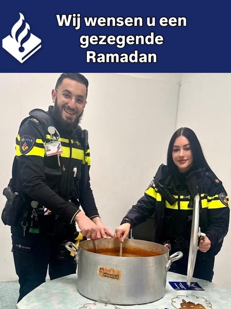 Miss_Royal73's tweet photo. Van je collega's moet je het hebben... ๐
Een #agent wordt met de dood bedreigd en moet onderduiken.
Reactie van collega's:
Fijn op bezoek bij de #moslim gemeenschap op de #iftars. ๐คจ
#politie #Overvecht #Utecht https://t.co/BX5FUzCj4g