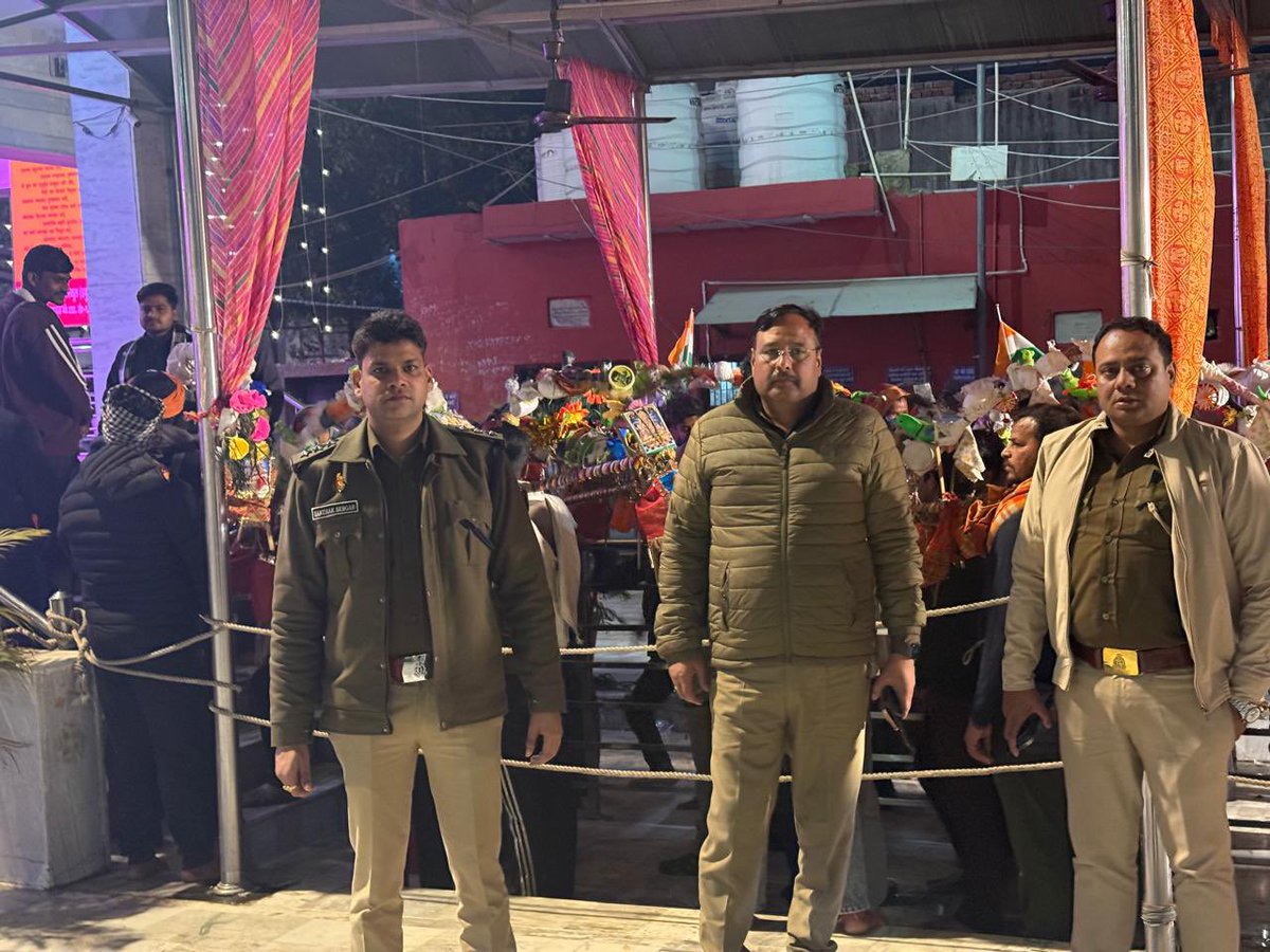 shyamupcop's tweet photo. ॐ नम: शिवाय शुभं शुभं कुरू कुरू शिवाय नम: ॐ
#Mahashivratri @noidapolice @aditytiwarilive देवाधिदेव महादेव की कृपा सब पर बनी रहे-सेवार्थ रबूपुरा पुलिस,गौतमबुद्धनगर @sengarlive @brajeshlive https://t.co/4eqgDfpDDO