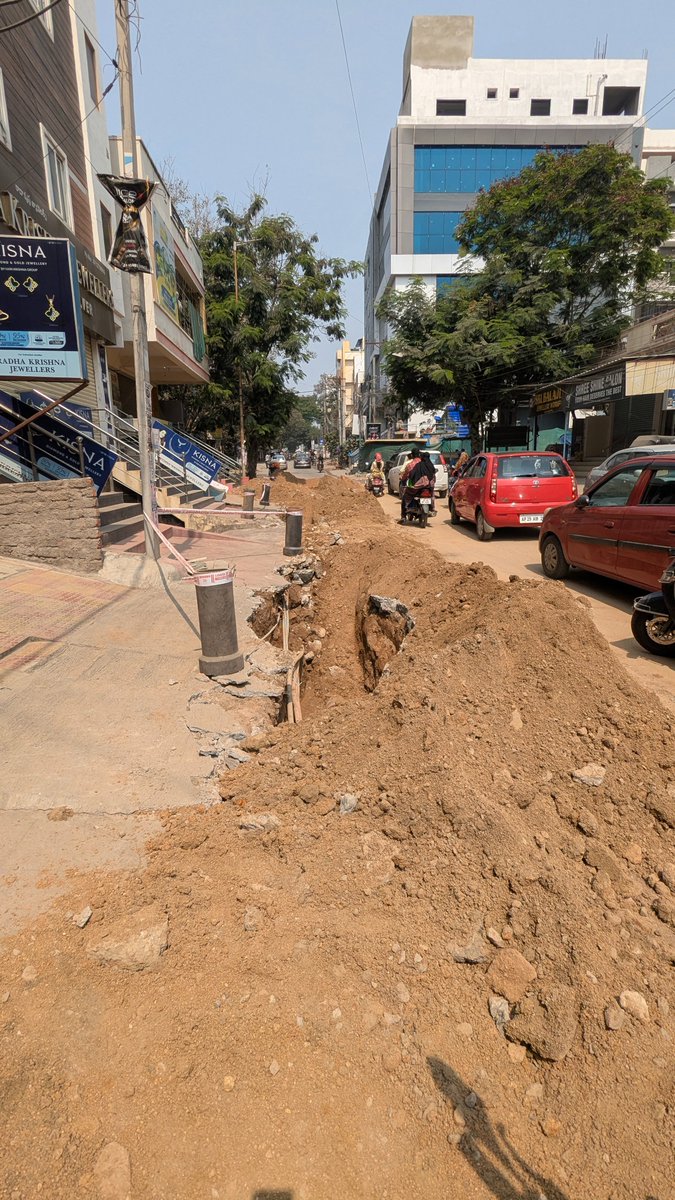 This is the reason behind situation.... 

5floots buildings unna 40-50" road లో  
ఇంత చిన్న పైపుల డ్రైనేజ్ వేస్తే ఓవర్ఫ్లో/stuck అవడం common Inka..... 
#Manikonda