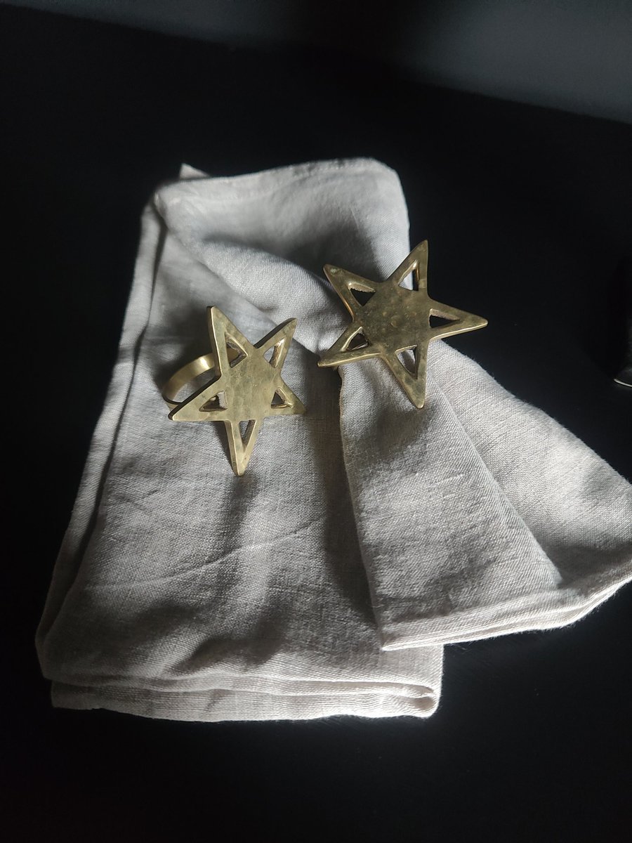 WickedVintageUK's tweet photo. New arrivals, gorgeous vintage hammered brass #Pentagram #paganstar napkin rings ✨ #pagantable #occulttableware https://t.co/YNfzQRtxUI