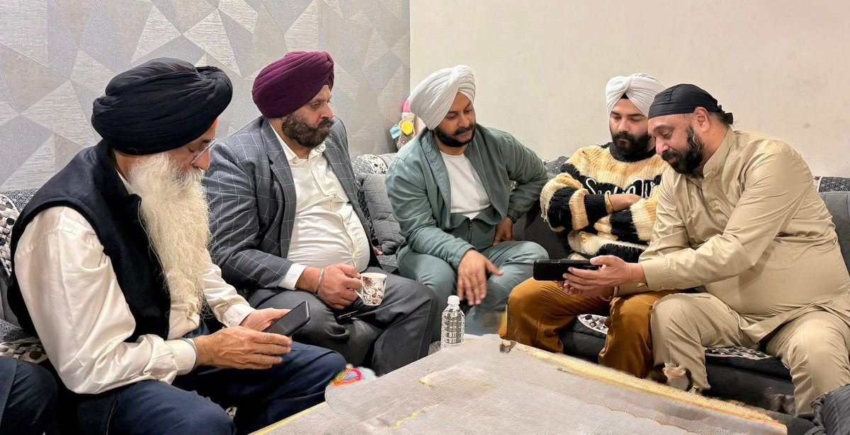 JarnailSinghAAP's tweet photo. ਸਵਰਗਵਾਸੀ ਮਾਤਾ ਕੁਲਦੀਪ ਕੌਰ ਜੀ, ਜੋ ਕੁਝ ਦਿਨ ਪਹਿਲਾ ਅਕਾਲ ਚਲਾਣਾ ਕਰ ਗਏ ਸੀ, ਅੱਜ ਉਨ੍ਹਾਂ ਦੇ ਘਰ ਜਾ ਕੇ ਪਰਿਵਾਰ ਨਾਲ ਦੁੱਖ ਸਾਂਝਾ ਕੀਤਾ ਅਤੇ ਅਕਾਲ ਪੁਰਖ ਅੱਗੇ ਵਿਛੜੀ ਰੂਹ ਨੂੰ ਆਪਣੇ ਚਰਨਾਂ ਵਿੱਚ ਨਿਵਾਸ ਬਖ਼ਸ਼ਣ ਦੀ ਅਰਦਾਸ ਕੀਤੀ..🙏🏻
#RIP
#Waheguru
#Condolences
#Ardas
#InLovingMemory https://t.co/i5EDzEu70M